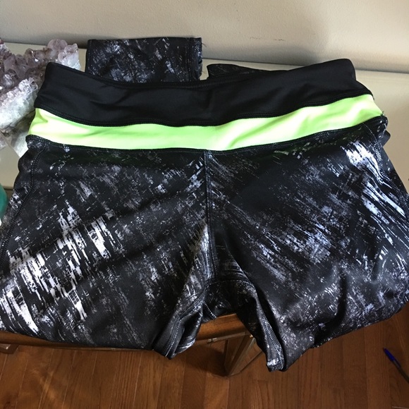 Active Life Black/White Capris NWT - Picture 2 of 5